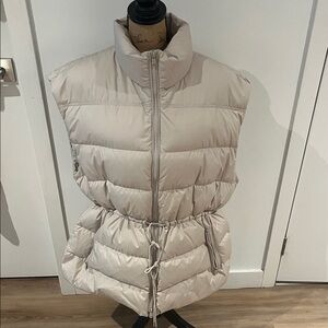 Athleta cinched Puffer Vest